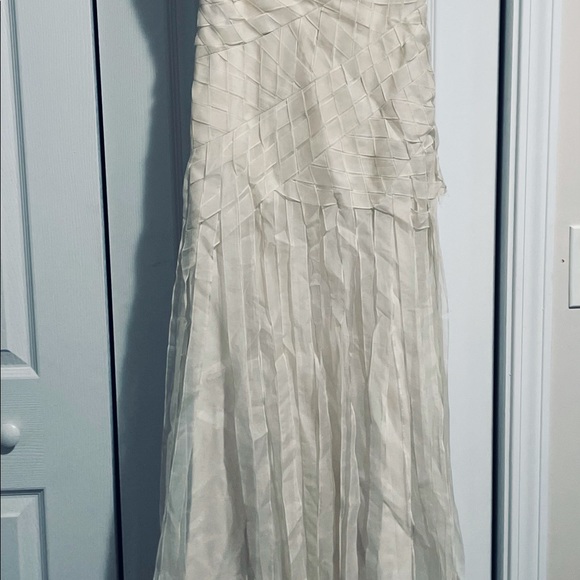 Vintage Style Wedding Dress by Réva Mivasagar - Picture 2 of 8